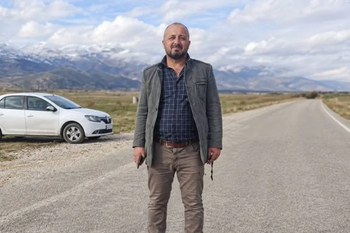 Şarkikaraağaç’ta Acı Haber: Yeniköy Muhtarı İsmail Oruç Trafik Kazasında Hayatını Kaybetti!