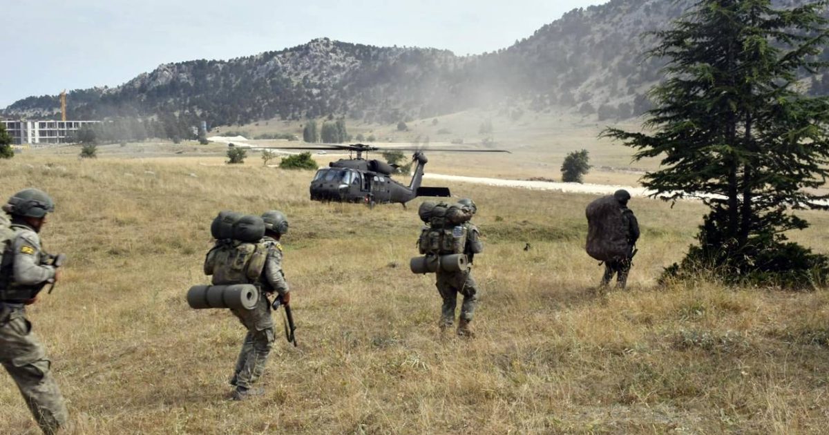 Komandolar Eğirdir’de Zorlu Şartlara Meydan Okudu: Arazi Tatbikatı Gerçekleştirildi