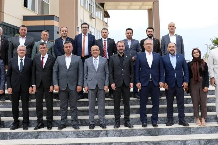 Isparta’da Ahilik Haftası Buluşması: AK Parti Heyeti Esnaf Teşkilatıyla Bir Araya Geldi