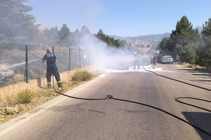 Isparta’da Araç Yangını: Kıvılcımlar Otluk Alana Sıçradı
