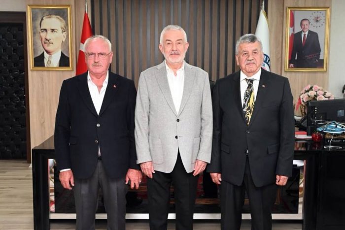 Başkan Başdeğirmen Müjdeyi Verdi: Senirkent İlçe Merkezinde Yol Yenileme Çalışmaları Başlıyor