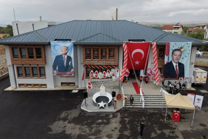 Yalvaç’ta Eğitime Anlamlı Destek: Gülümser – Hayri Arıkan İlkokulu Törenle Açıldı