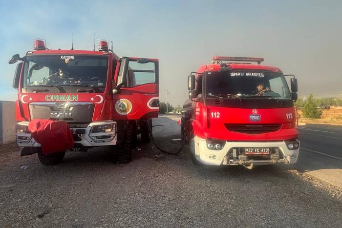 Antalya Aksu’da Orman Yangını: Isparta İtfaiyesi Ekipleri Bölgeye Sevk Edildi