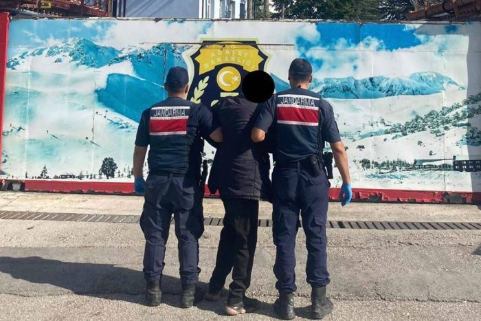 Uluborlu’da Saklanan Cinsel İstismar Hükümlüsü Jandarma Tarafından Yakalandı