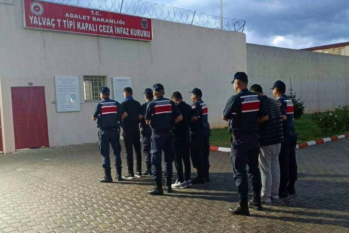 Şarkikaraağaç’ta Jandarmadan Uyuşturucu Operasyonu: 3 Şüpheli Tutuklandı