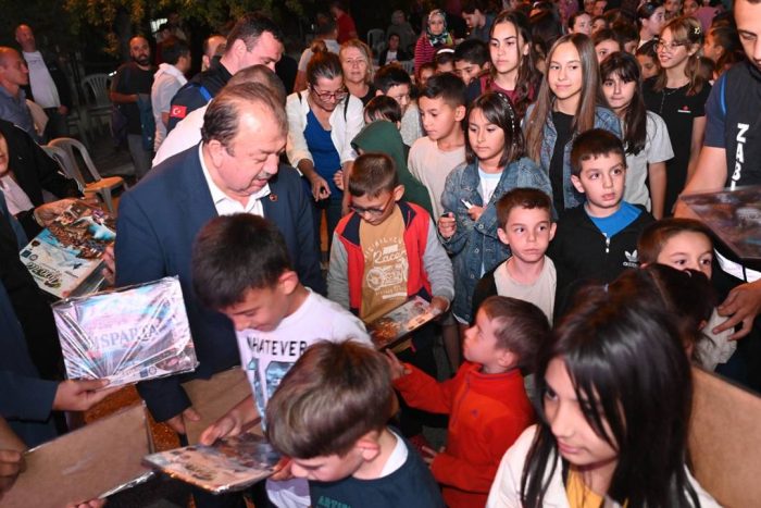 Doyasıya Eğlenip Açık Havada Film İzlediler