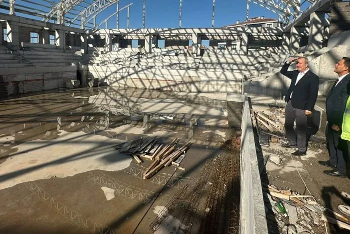 6 Mart Kapalı Spor Salonu’nda Çalışmalar Hızla Sürüyor