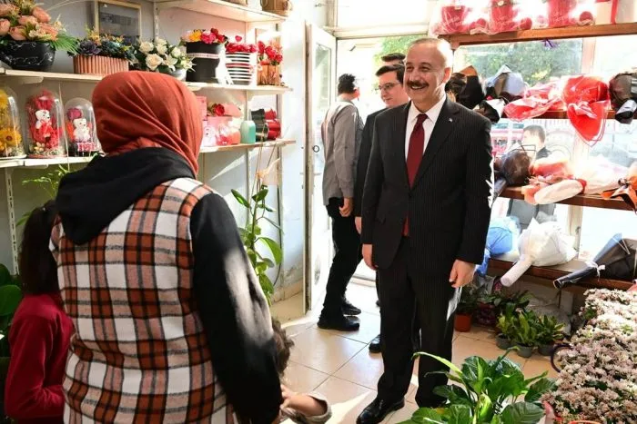 Vali Erin’den Gelendost ve Eğirdir’de Yoğun Mesai: Yatırımları İnceledi, Esnaf ve Öğrencilerle Buluştu
