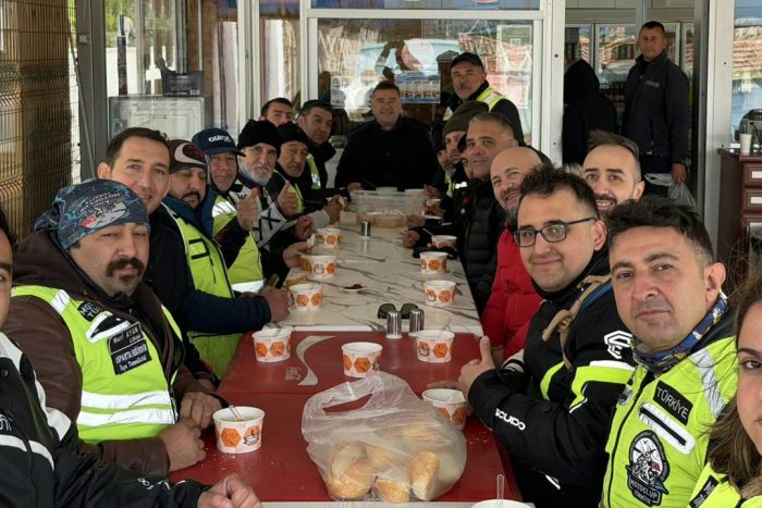 Motosiklet Tutkunları Eğirdir’de Buluştu: Altınkum Plajı’nda Renkli Görüntüler