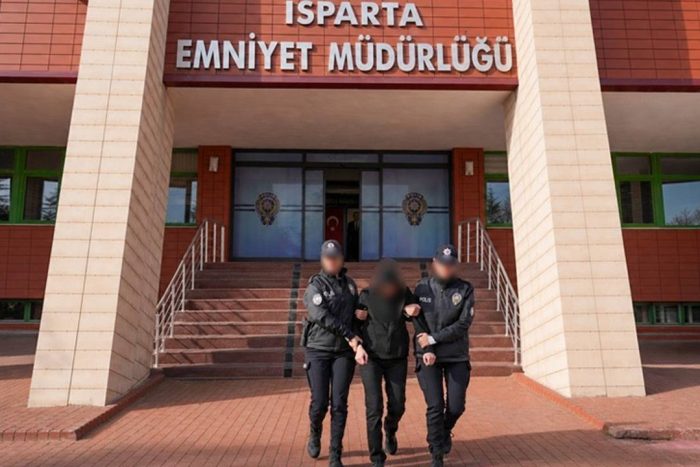 Eğirdir’de Firari Şahıs Yakalandı: Hakkında 12 Yıl Hapis Cezası Bulunuyordu