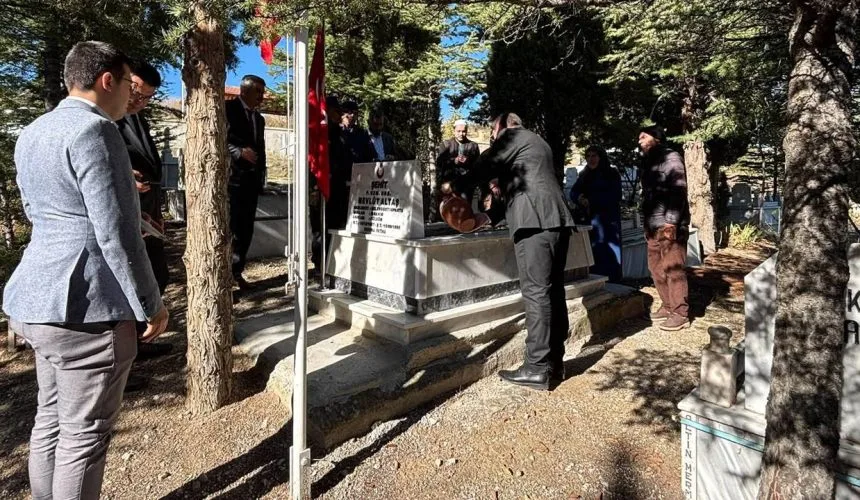 Gelendost’ta Şehit Piyade Uzman Onbaşı Mevlüt Altaş Kabri Başında Anıldı