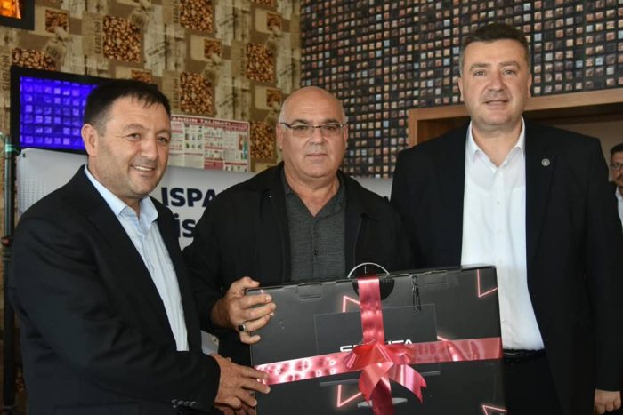 Eğirdir’de Eğitime ve Yerel Yönetime Dijital Destek: Muhtarlara ve Okullara Bilgisayar Dağıtıldı