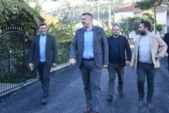 Başkan Özer’in Yazla Mahallesi’ndeki Hizmetlerine Muhtarlardan Övgü Ve Teşekkür