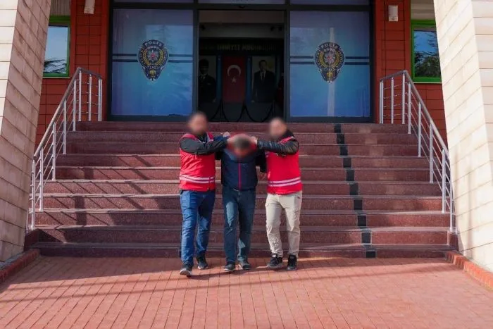 Yağma Suçundan Aranan Şahıs Asayiş Ekiplerince Yakalanarak Cezaevine Teslim Edildi